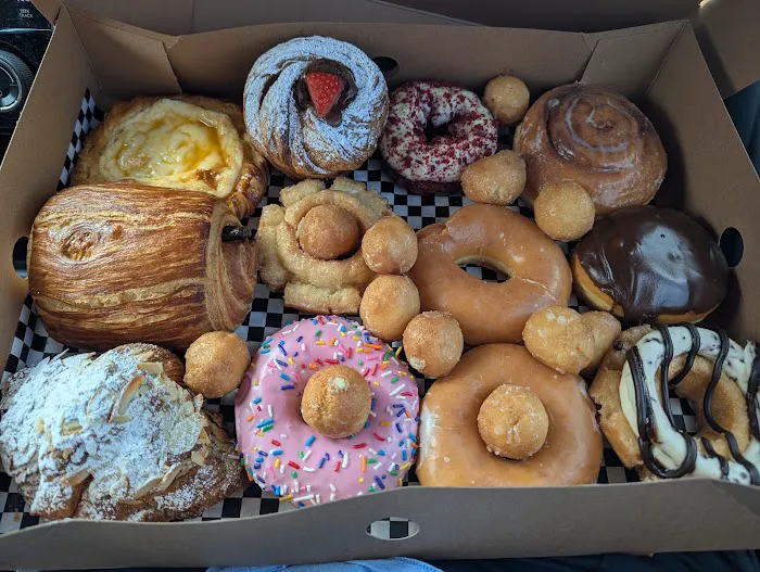 Carl's Donuts Picture 6