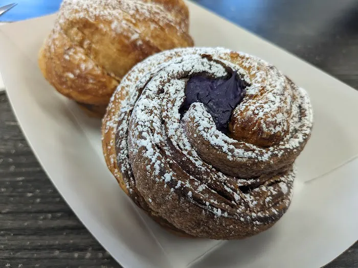 Carl's Donuts Picture 3