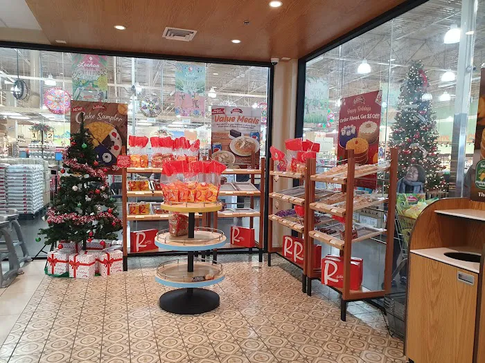 Red Ribbon Bakeshop Picture 3