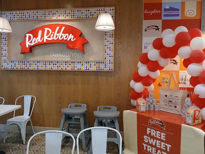 Red Ribbon Bakeshop Picture 9
