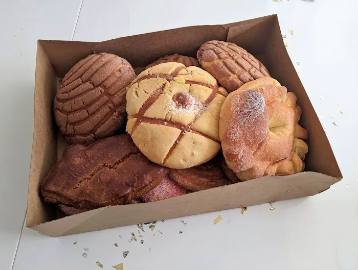 Cake World Bakery Picture 6