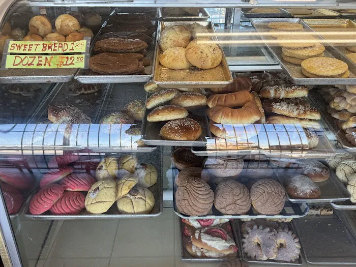Cake World Bakery Picture 3