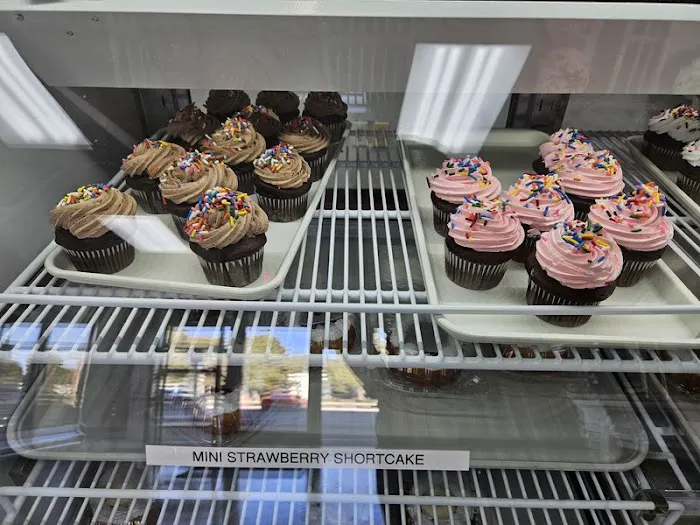 Lydia's Coffee & Pastry Shop Picture 3