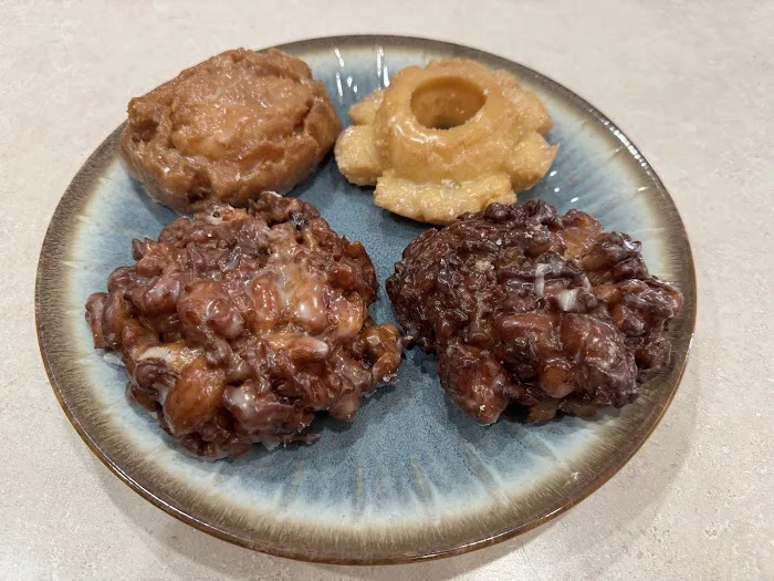 Dee's Donuts Picture 8
