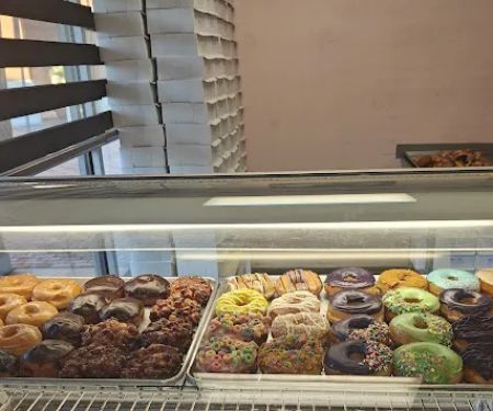 Dee's Donuts