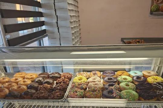Dee's Donuts
