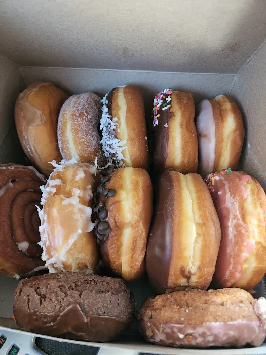 Dee's Donuts Picture 7