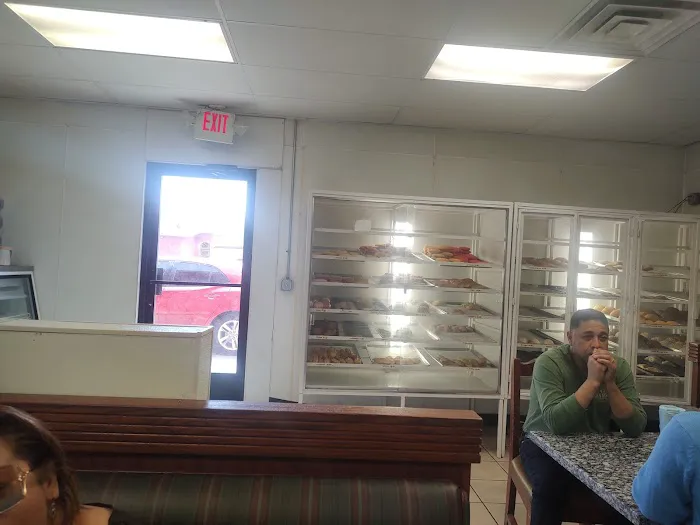 Los Portales Bakery Picture 9
