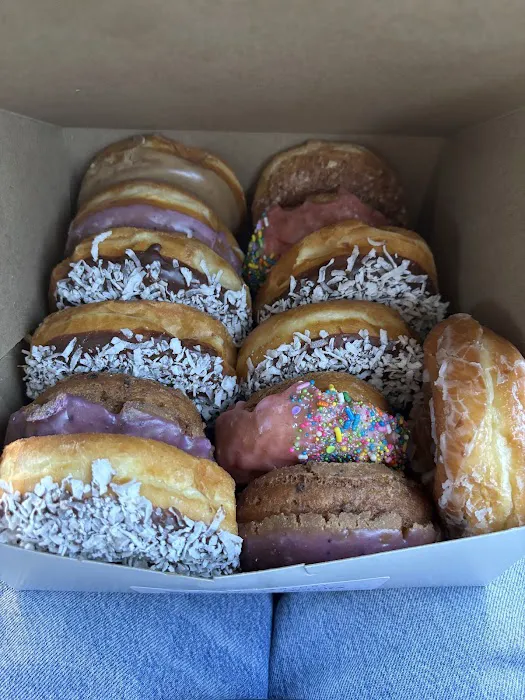 Dee's Donuts and Pastry Picture 2