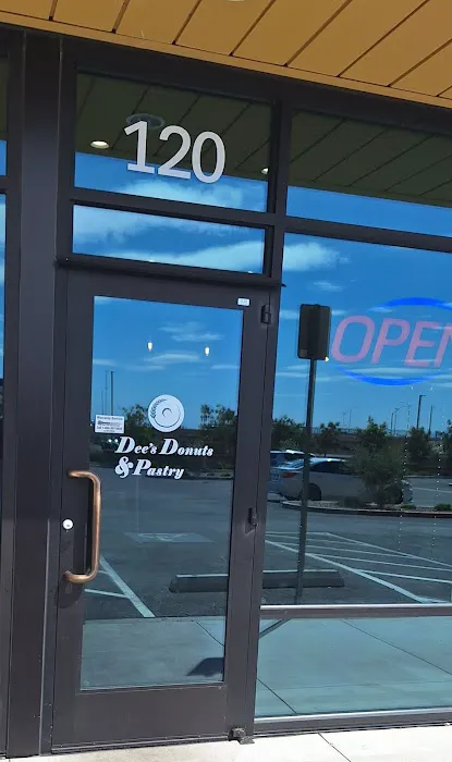 Dee's Donuts and Pastry Picture 1