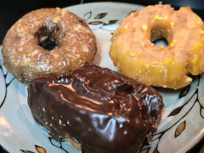 Friendly Donut House Picture 1