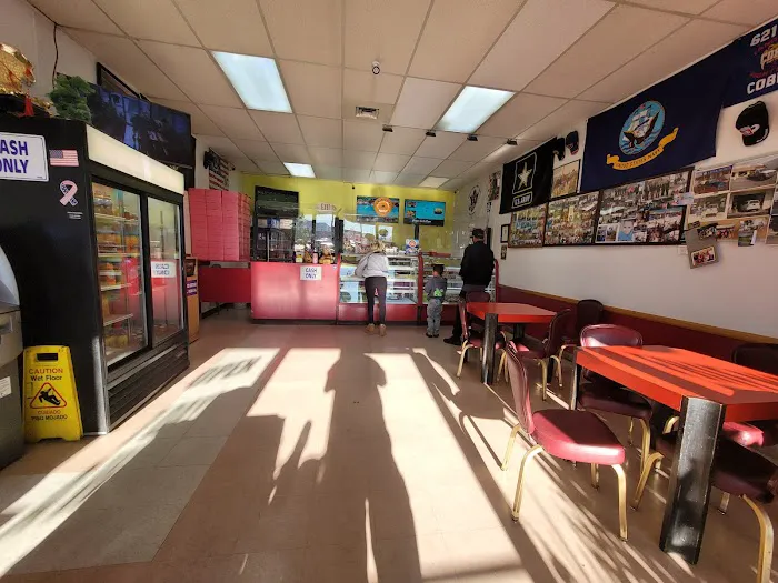 Friendly Donut House Picture 4