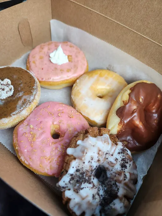 Bigmouth Donut Rocky River Picture 4