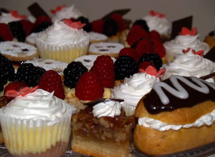 Top Tier Cakes Picture 7