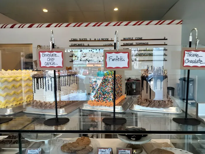 Frosty's cake + ice cream Picture 7