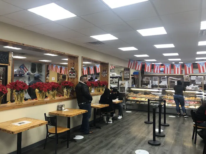 Las Villas Deli & Pastries Picture 8
