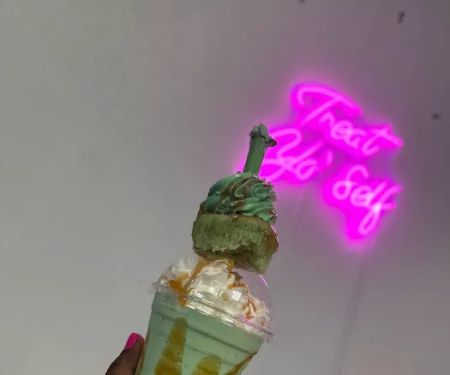 Sweet Corner Cakes