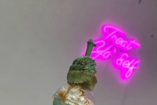 Sweet Corner Cakes