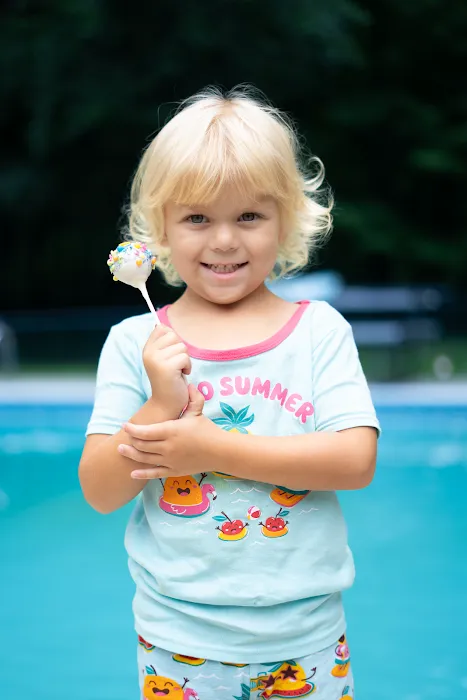 Ballzy Bites - Cake Pops & Event Rentals Picture 5