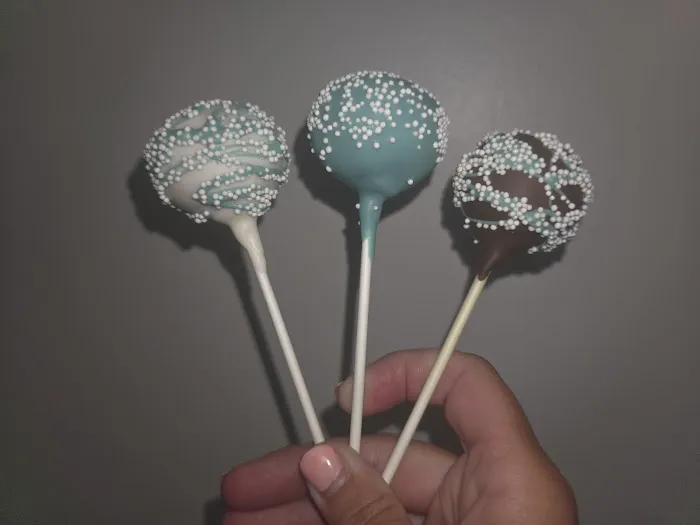 Ballzy Bites - Cake Pops & Event Rentals Picture 8