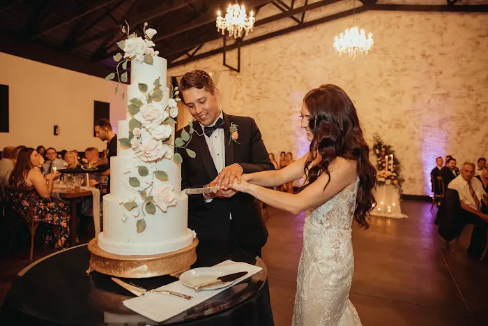 By Cenza Cake Studio Picture 3