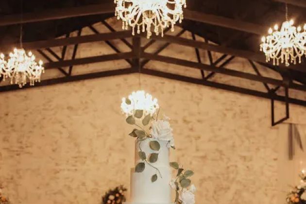 By Cenza Cake Studio