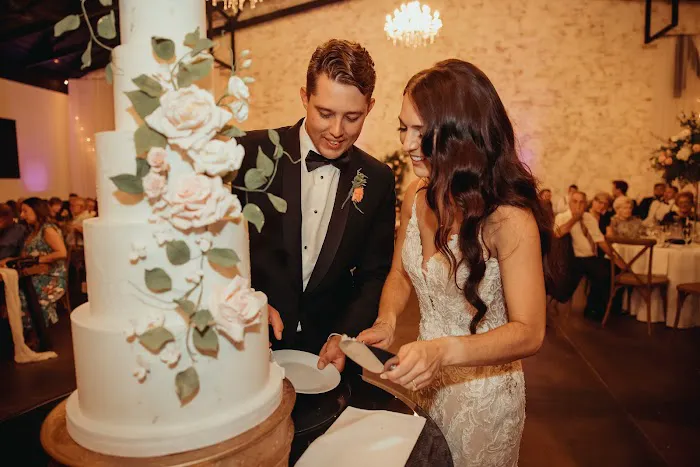 By Cenza Cake Studio Picture 2