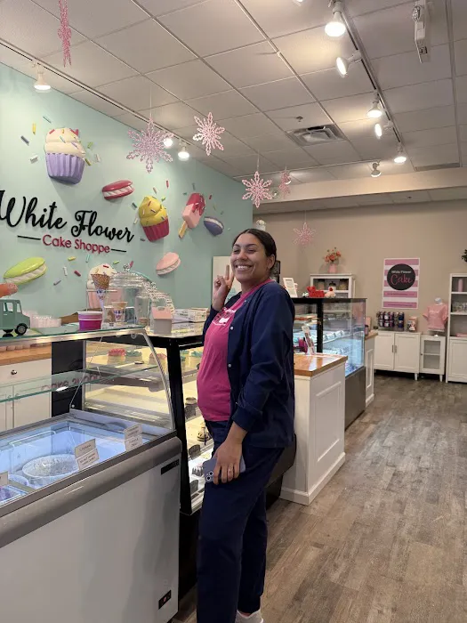 White Flower Cake Shoppe Picture 3