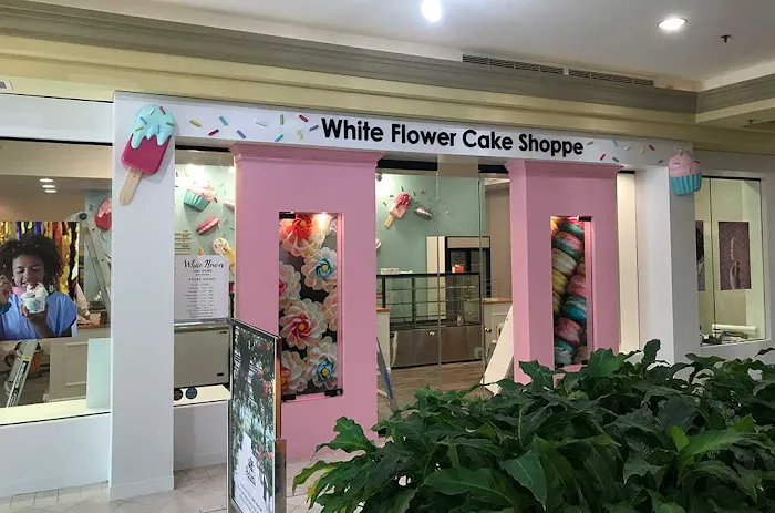 White Flower Cake Shoppe Picture 7