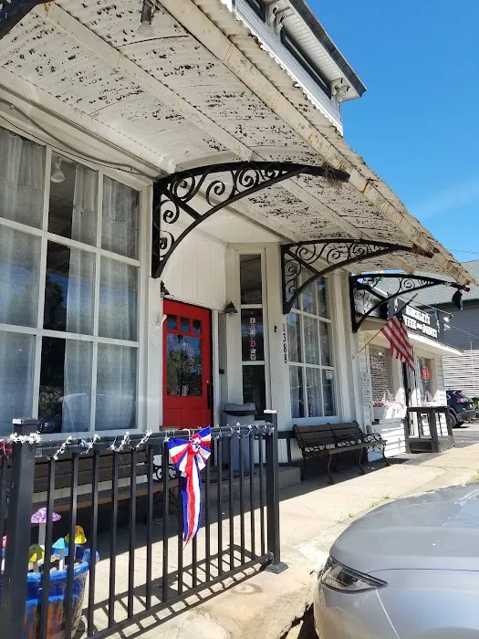 Hinckley Donut Shop Picture 6