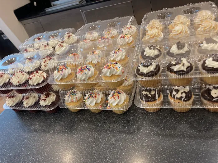 Ieasha's Cupcake Cafe Picture 3