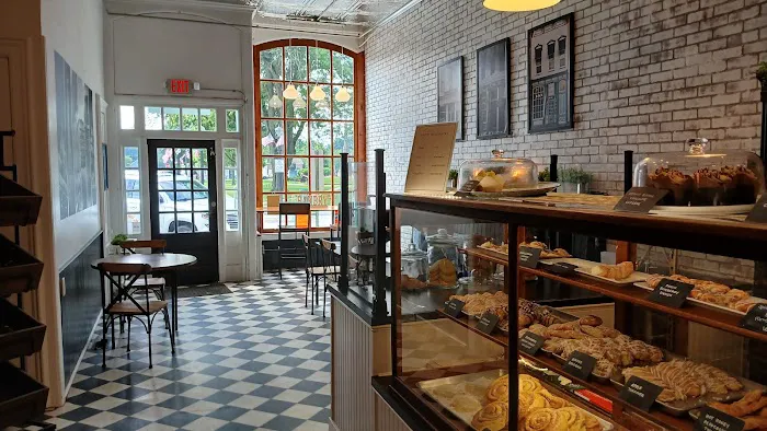 Baker on the Square - Milan, OH Picture 9