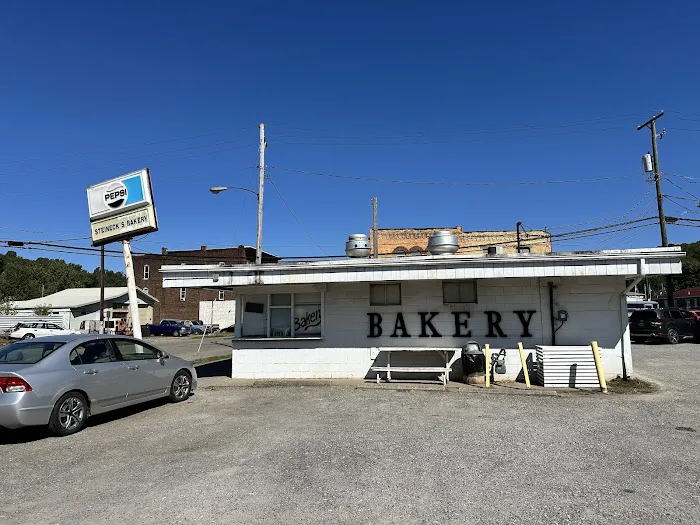 Steineck's Donuts & Cakes Picture 4