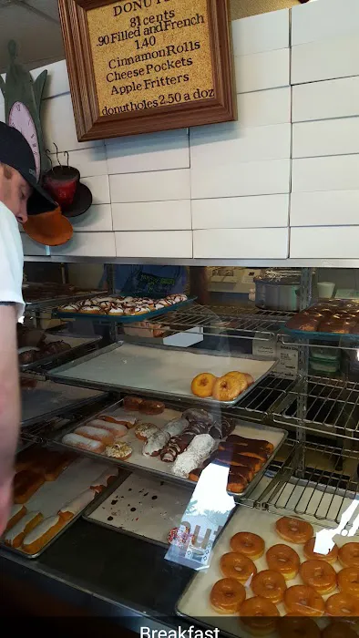 St. Louis Hills Donut Shop Picture 7