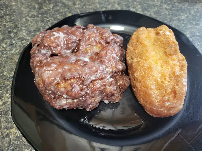 St. Louis Hills Donut Shop Picture 10