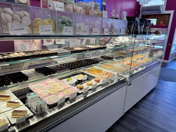 Le Macaron French Pastries of Saint Louis Picture 1