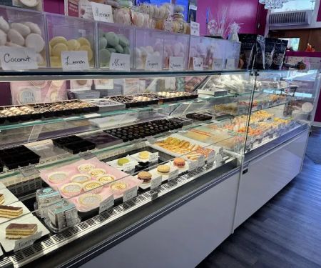 Le Macaron French Pastries of Saint Louis