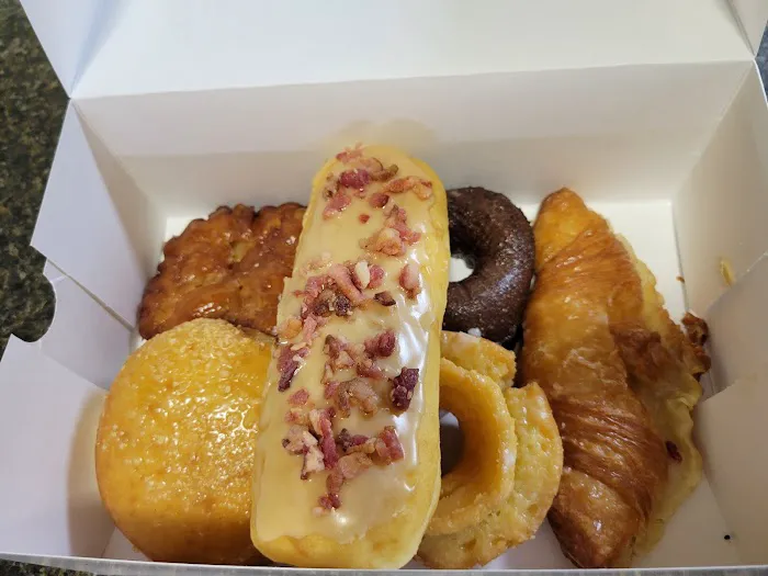 DREW'S DONUT STOP Picture 6