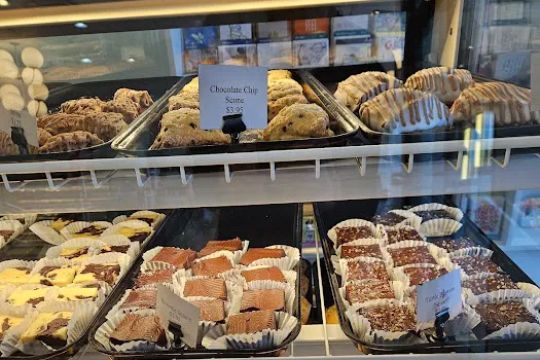 La Bonne Bouchu00e9e Patisserie & Cafe