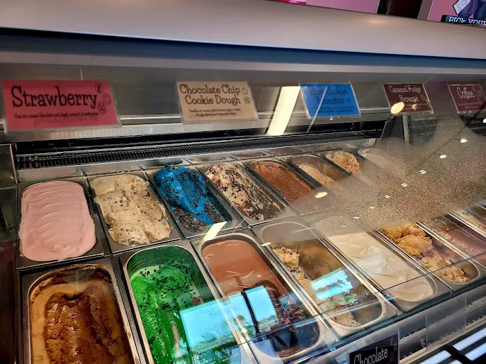 Smallcakes O’Fallon: Cupcakery, Creamery & More Picture 7
