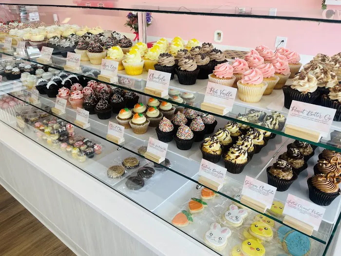 Smallcakes O’Fallon: Cupcakery, Creamery & More Picture 6