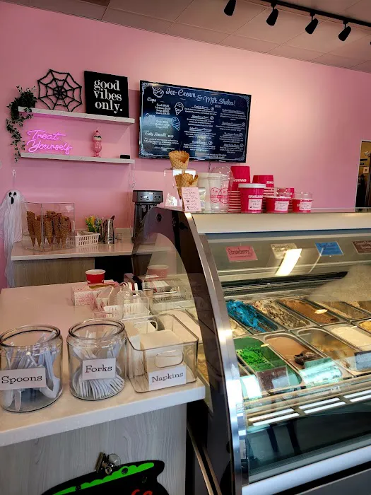 Smallcakes O’Fallon: Cupcakery, Creamery & More Picture 9