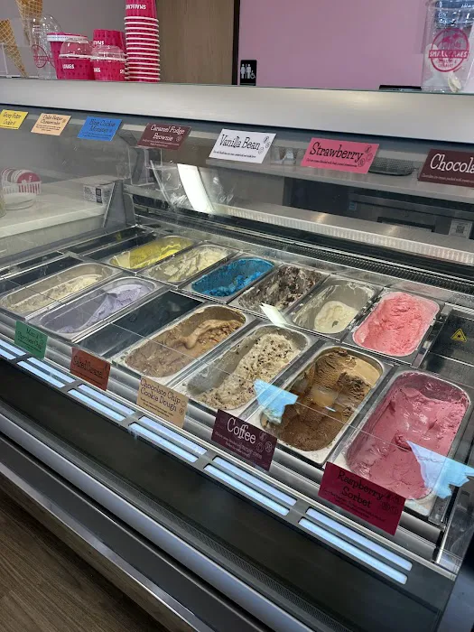 Smallcakes O’Fallon: Cupcakery, Creamery & More Picture 10