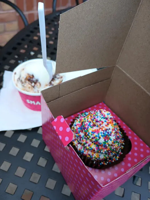 Smallcakes O’Fallon: Cupcakery, Creamery & More Picture 8