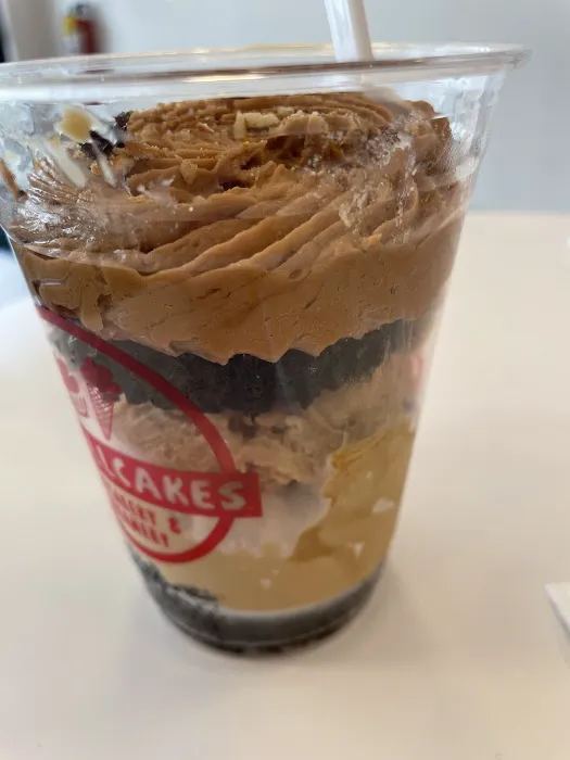 Smallcakes O’Fallon: Cupcakery, Creamery & More Picture 2