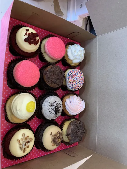 Smallcakes Cupcakery and Creamery Picture 4