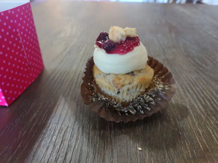 Smallcakes Cupcakery and Creamery Picture 5