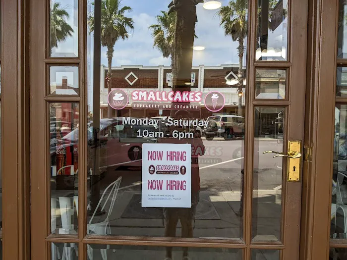Smallcakes Cupcakery and Creamery Picture 6