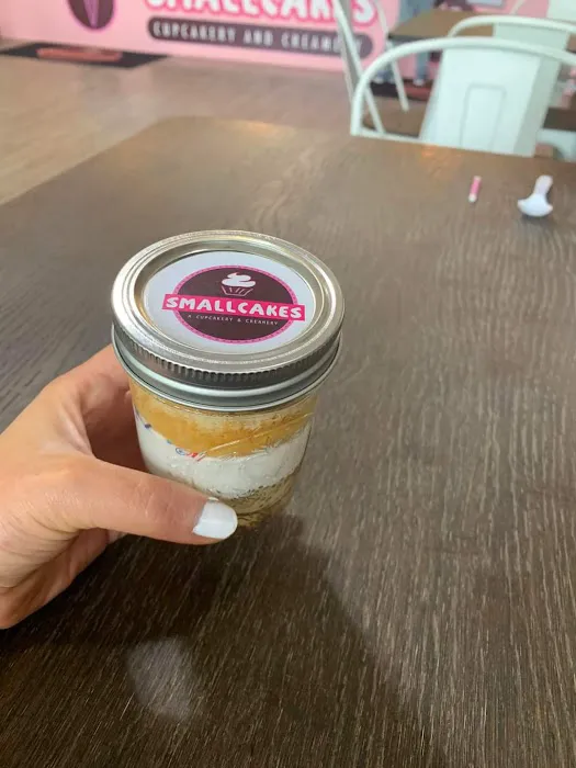 Smallcakes Cupcakery and Creamery Picture 3