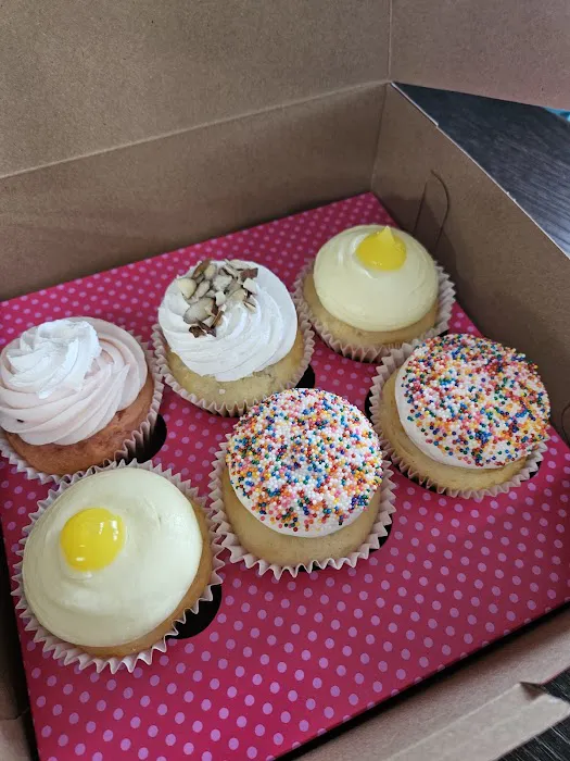 Smallcakes Cupcakery and Creamery Picture 8